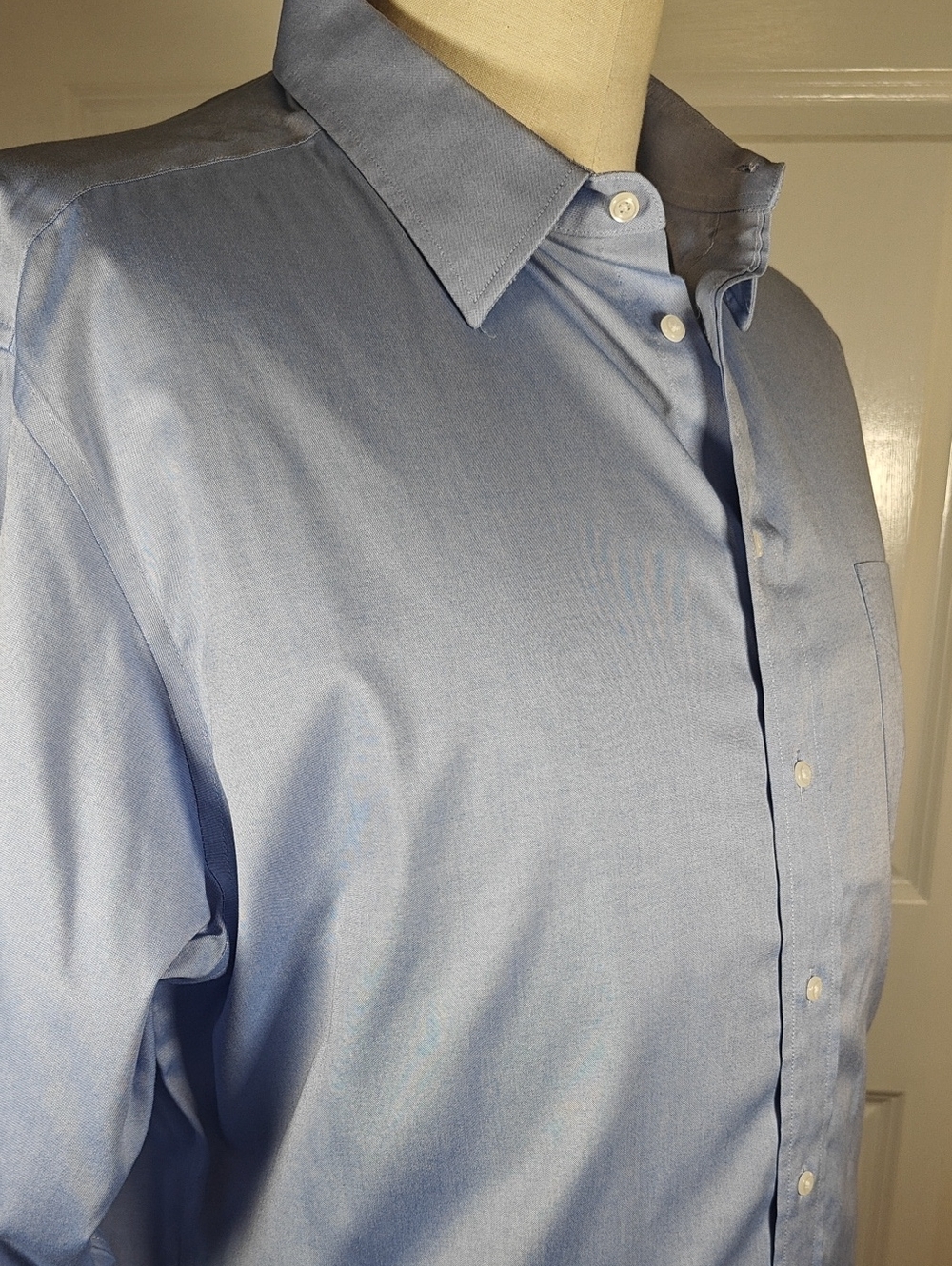 Jos. A. Bank Traveler Tailored Fit Men's Light Blue Dress Shirt 18x35